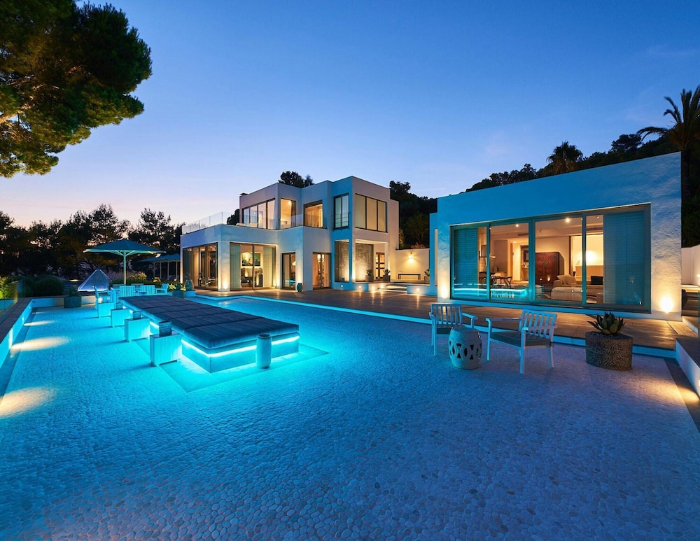 Villa photo 2