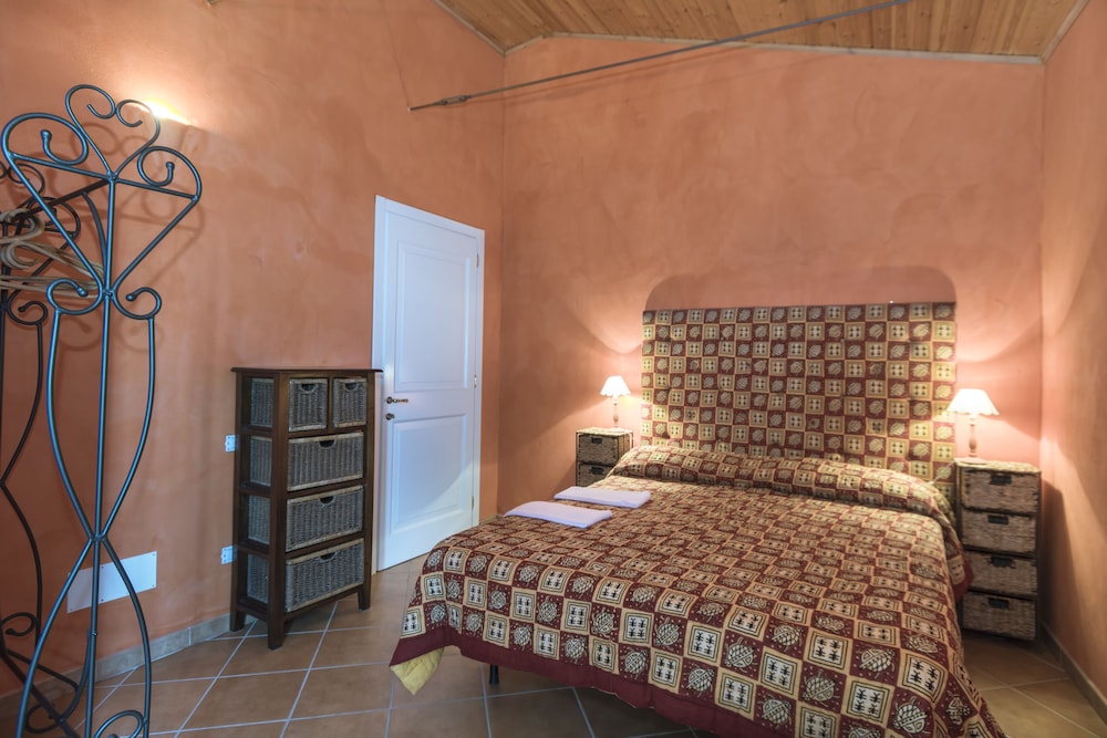 Deluxe Suite, 2 Bedrooms, Kitchen, Courtyard Area (Granaio) photo 2
