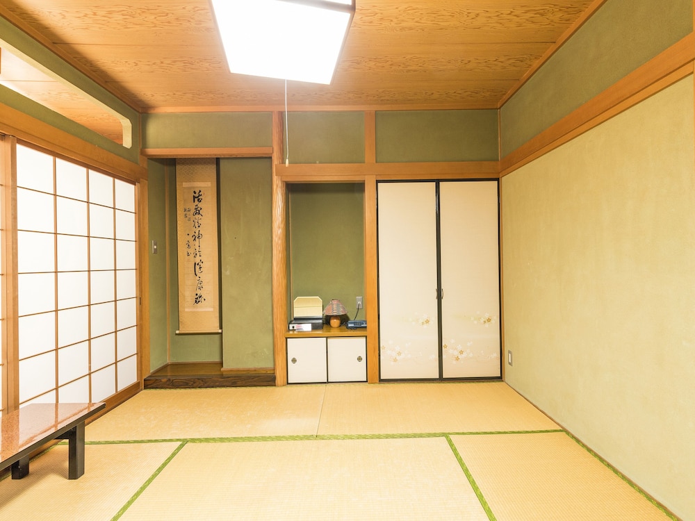 Japanese Style Triple Room with Shared Bathroom, Smoking photo 3