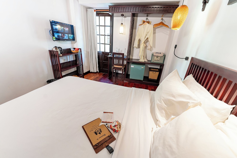 Deluxe Double Room - Photo 11