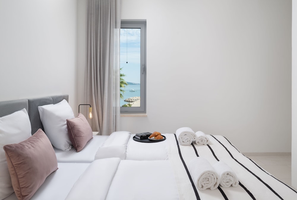 Luxury Apartment, 3 Bedrooms, Sea View (N4) photo 1