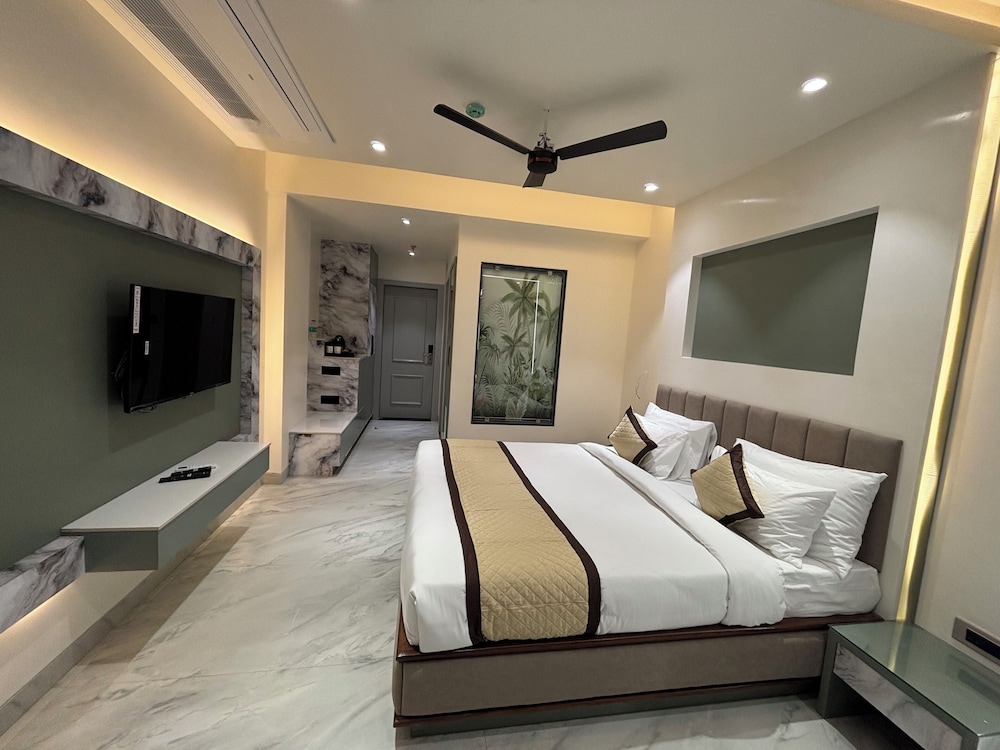 City Room, City View