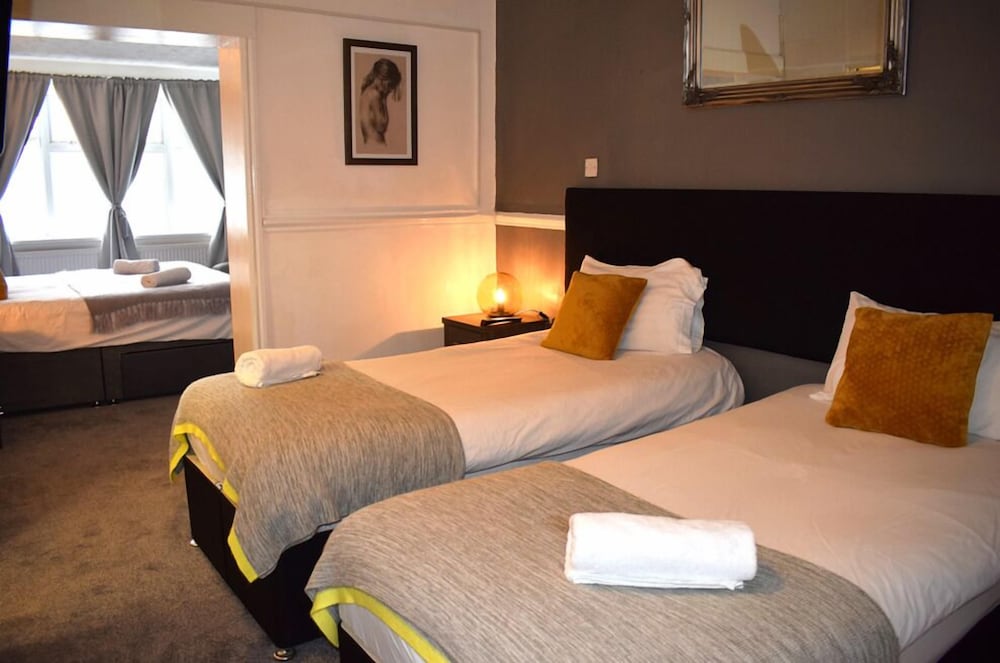 Family Room, Multiple Beds
