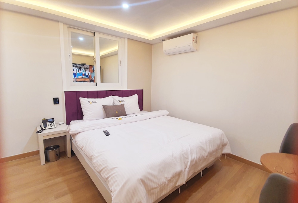 Standard Room, 1 King Bed photo 1