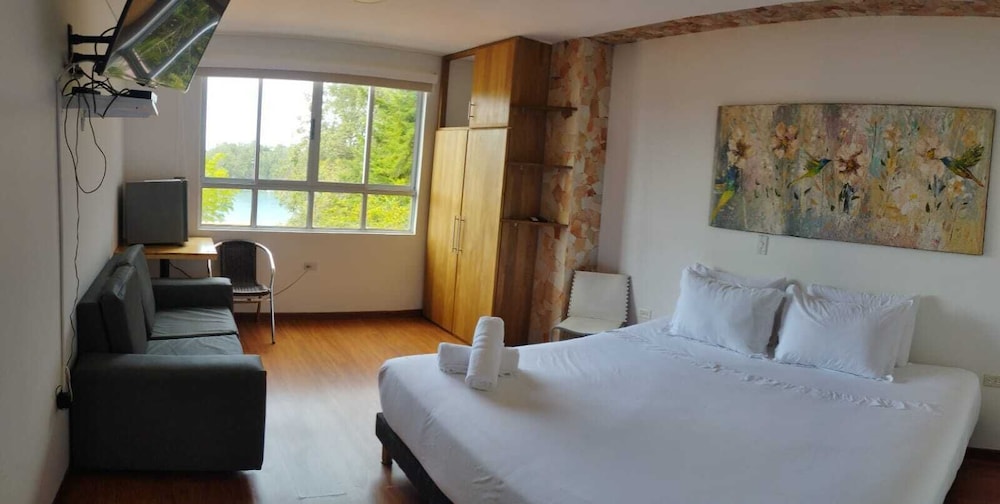 Panoramic Triple Room, Private Bathroom, Lake View photo 1