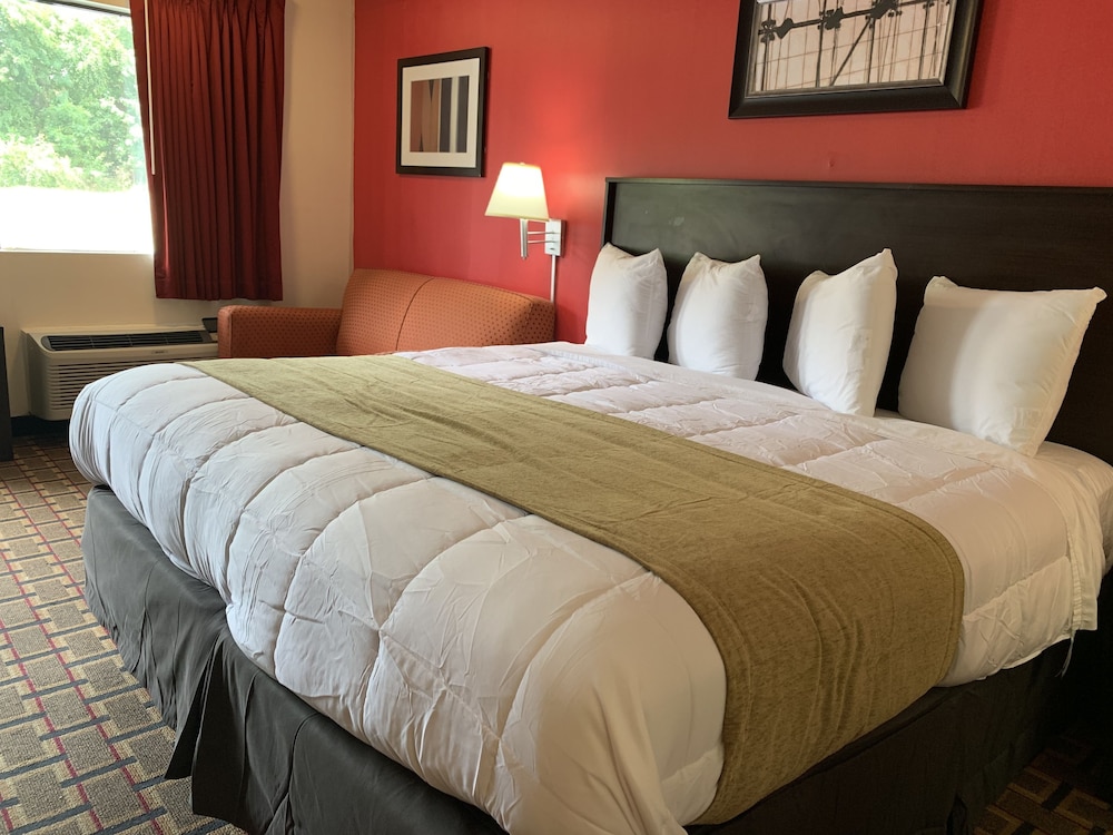 Room, 1 King Bed, Non Smoking - Photo 11