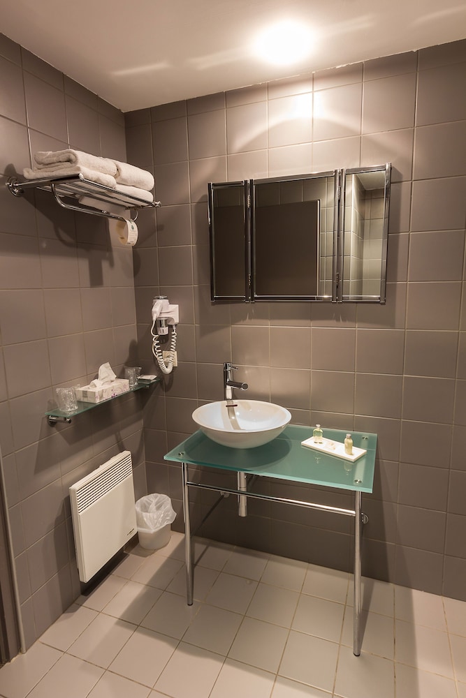 Superior Triple Room with 3 single beds, Park View photo 2