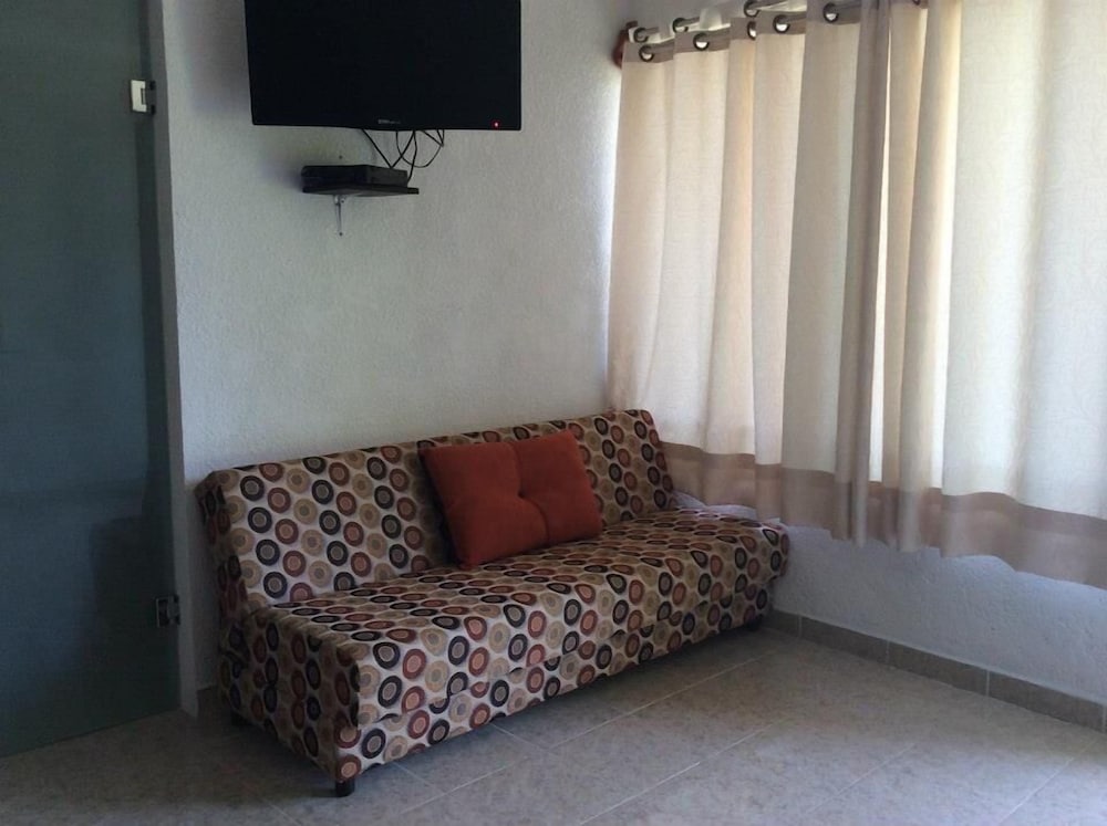 Basic Suite, 1 King Bed