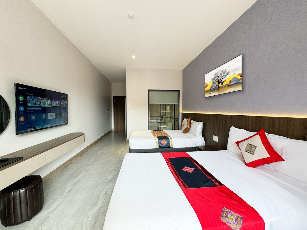 Deluxe Triple Room, Balcony, Mountain View