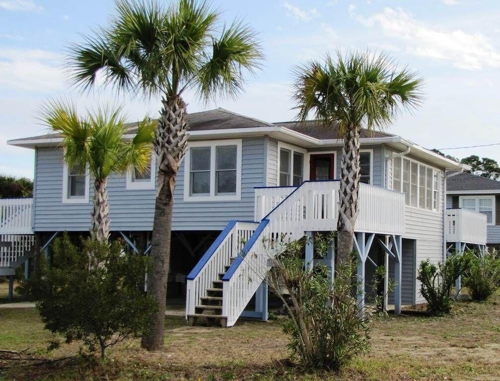 House, Multiple Beds (High Cotton) photo 1