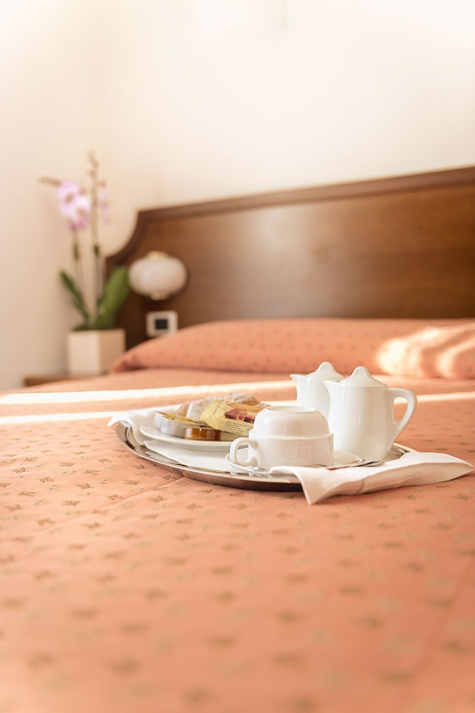 Double Room Single Use (1 double bed) photo 3