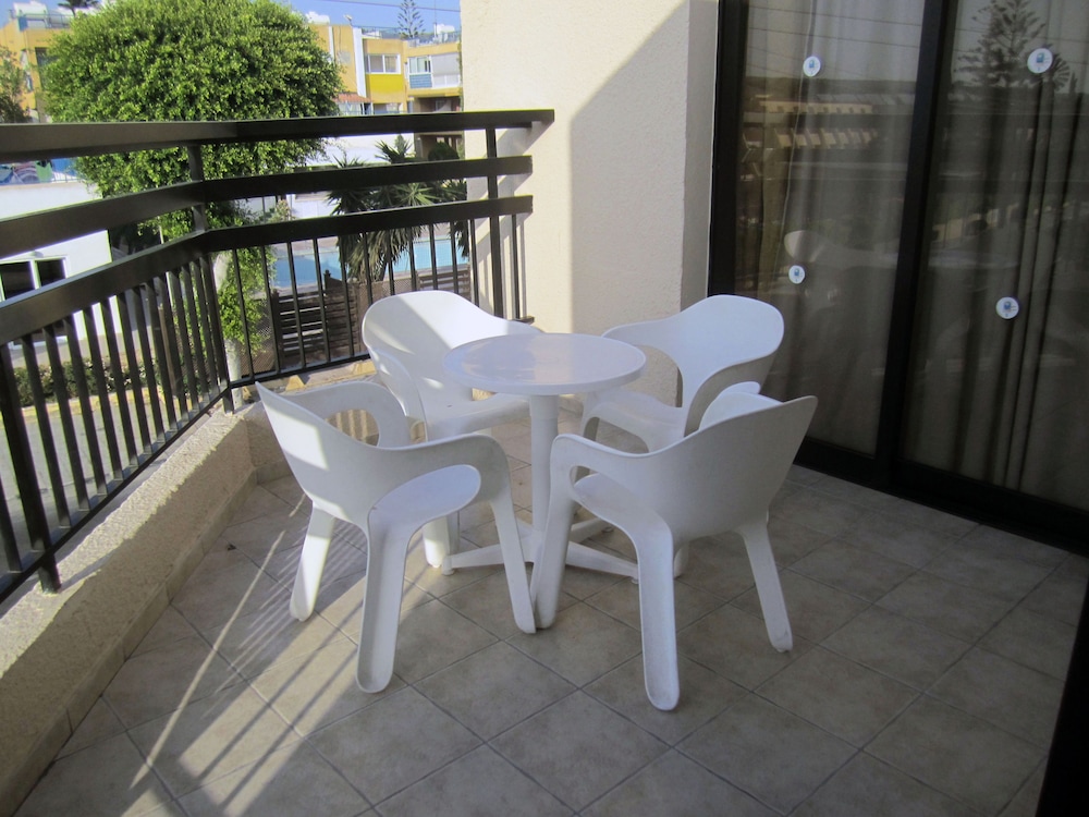 Condo, 2 Bedrooms - Photo 5