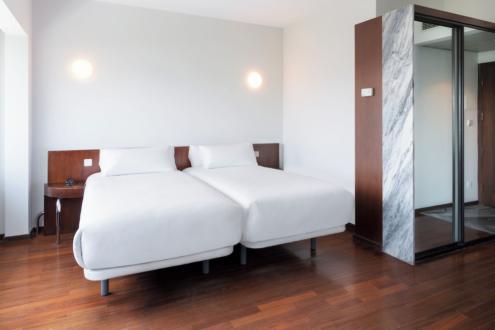 Standard Twin Room - Photo 3