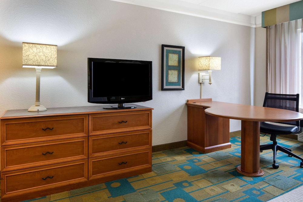 Executive Room, 1 King Bed, Non Smoking - Photo 5