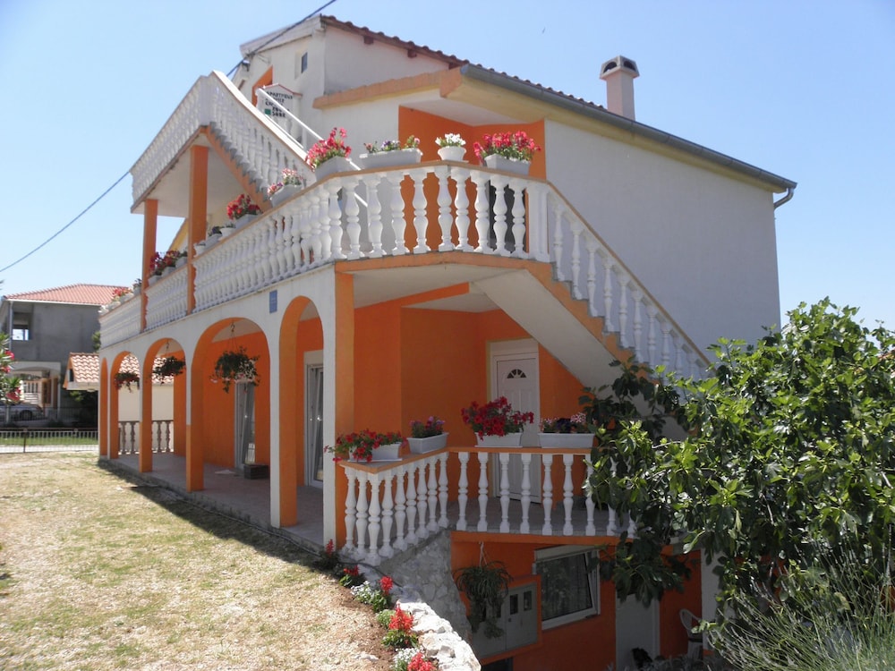 Apartment (Zvone - 100 m from sea - A1(4+1))