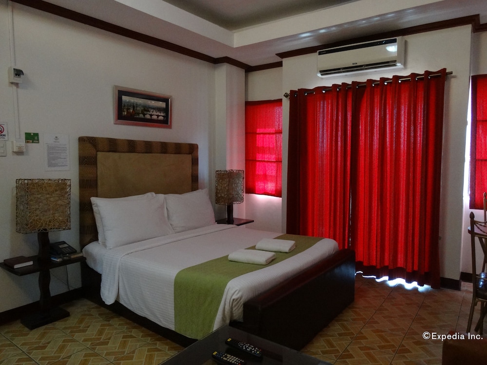 Ambassador Suite photo 3