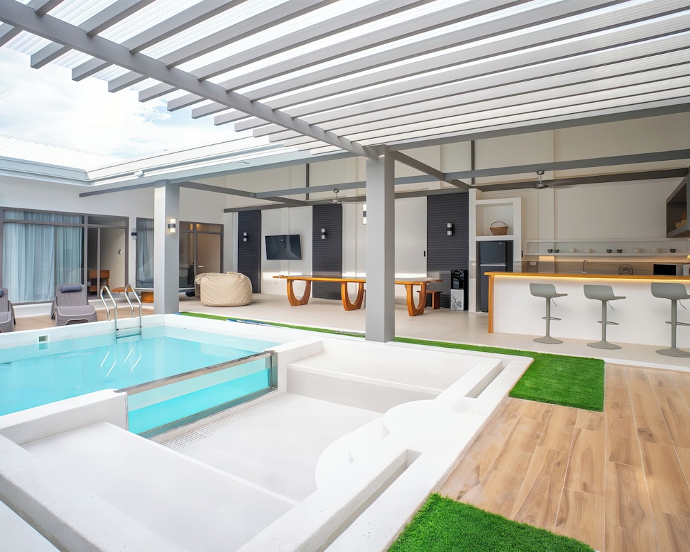 Villa, Pool View photo 3