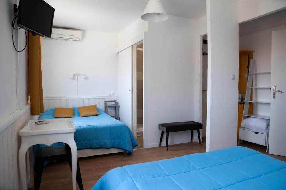 Quadruple Room, City View photo 1