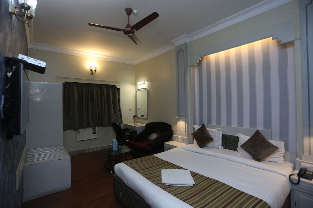 Room - Photo 10