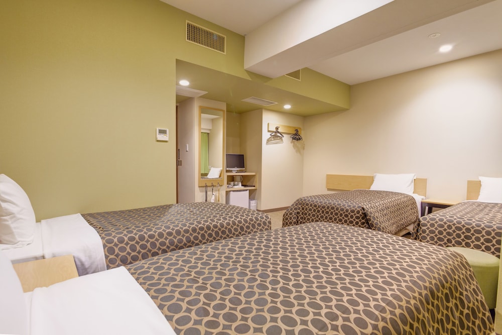 Deluxe Room for Quadruple Occupancy with 4 Single Beds photo 3