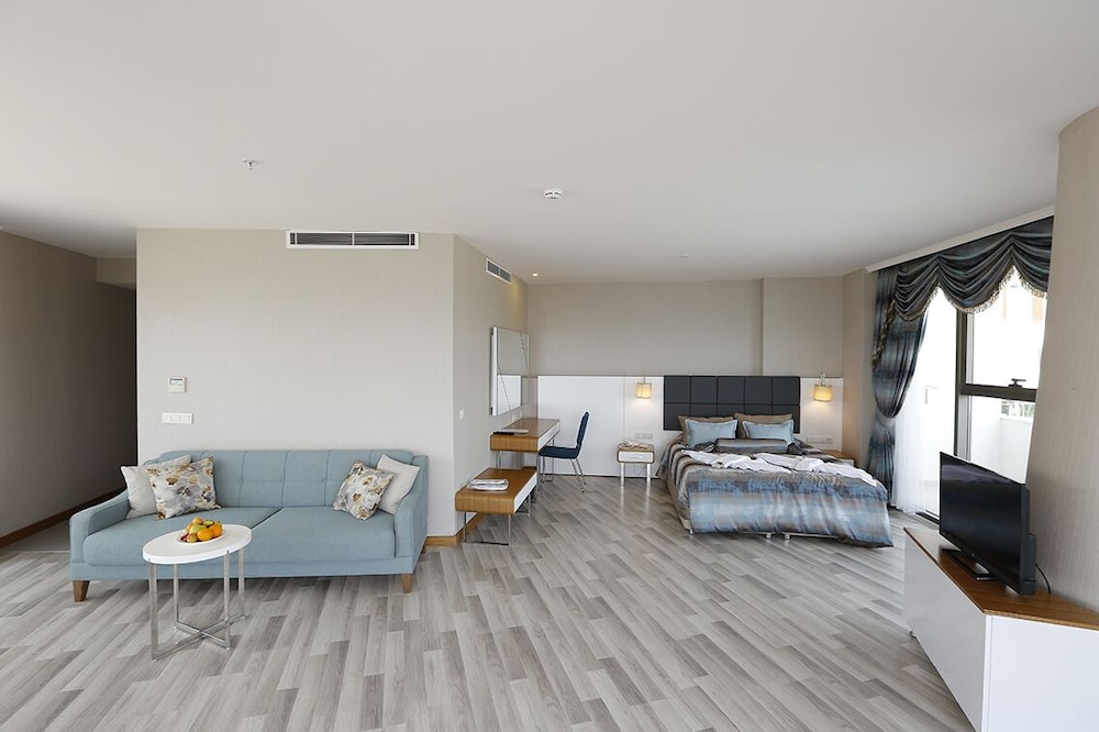 Suite, Sea View