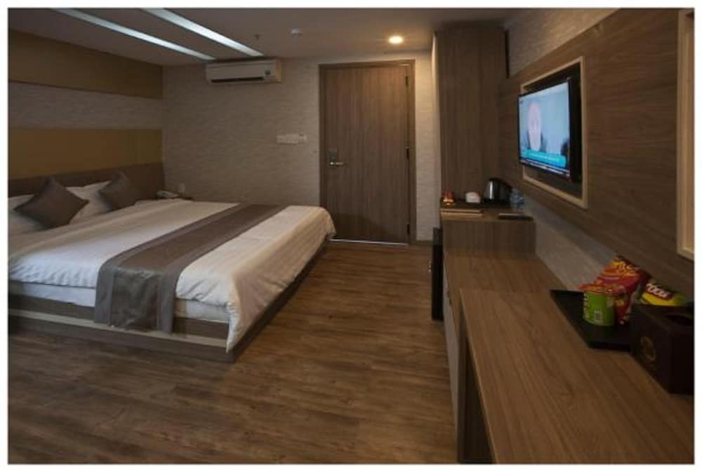 Superior Double Room, City View photo 3