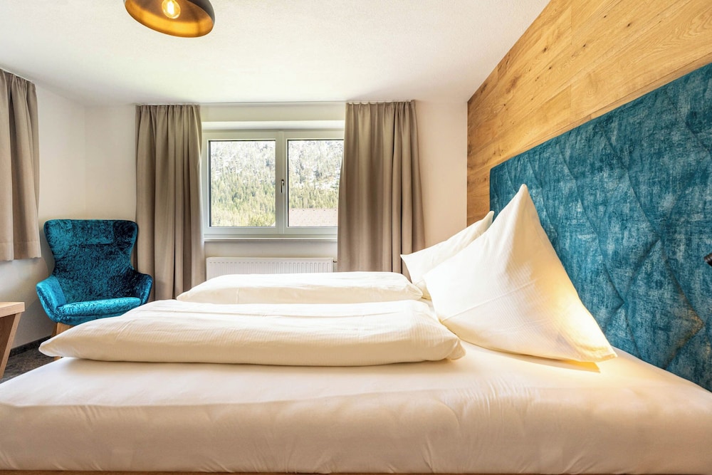 Deluxe Apartment, Multiple Beds, Mountain View