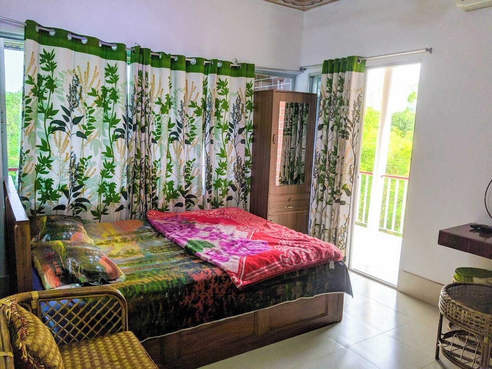 Economy Double Room, Balcony, Garden View