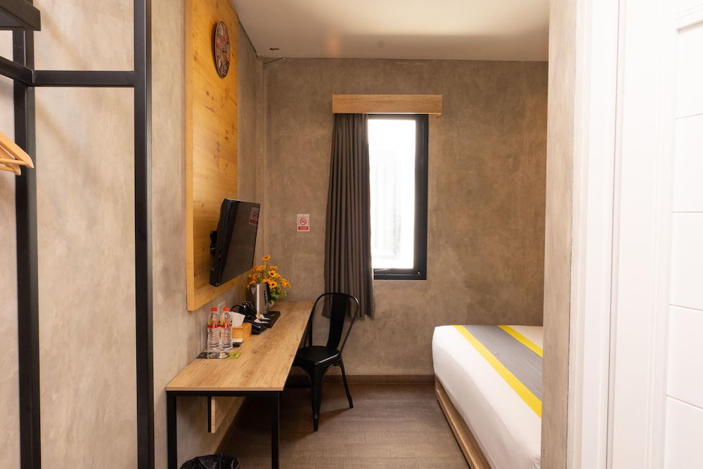 Deluxe Double Room - Photo 12