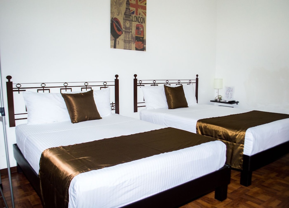 Junior Double Room, 2 Queen Beds, Non Smoking, City View photo 1