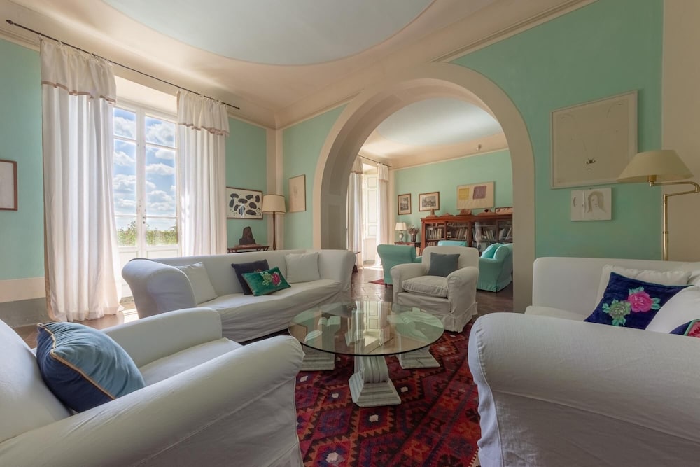 Villa di Tizzano Luxurious Retreat in Paradise, Photo 8