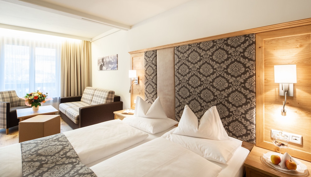 Standard Double Room, Balcony, Mountain View (Alpinzimmer Deluxe) photo 2