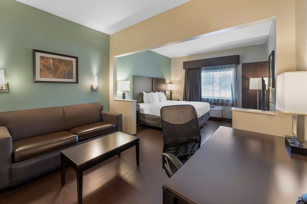 Suite, 2 Queen Beds, Non Smoking, Refrigerator & Microwave (with Sofabed) - Photo 2