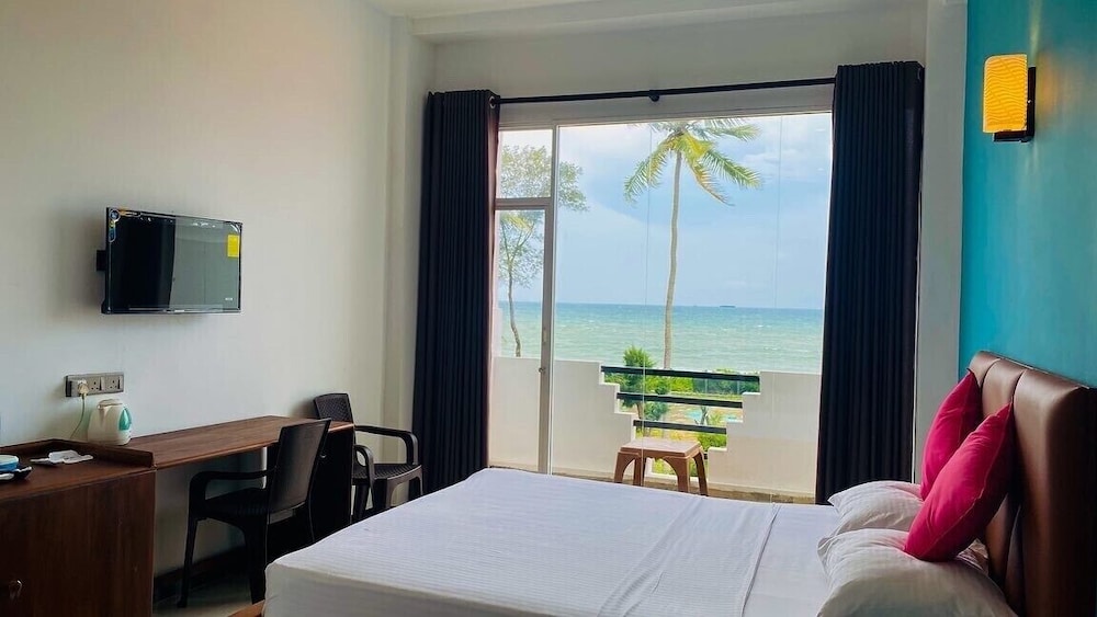 Deluxe Double Room, 1 Queen Bed photo 3