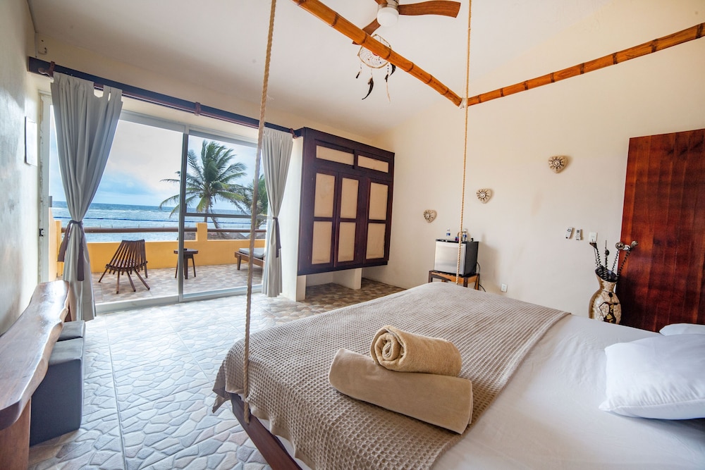 Junior Suite, 1 Bedroom, Private Bathroom, Ocean View photo 2