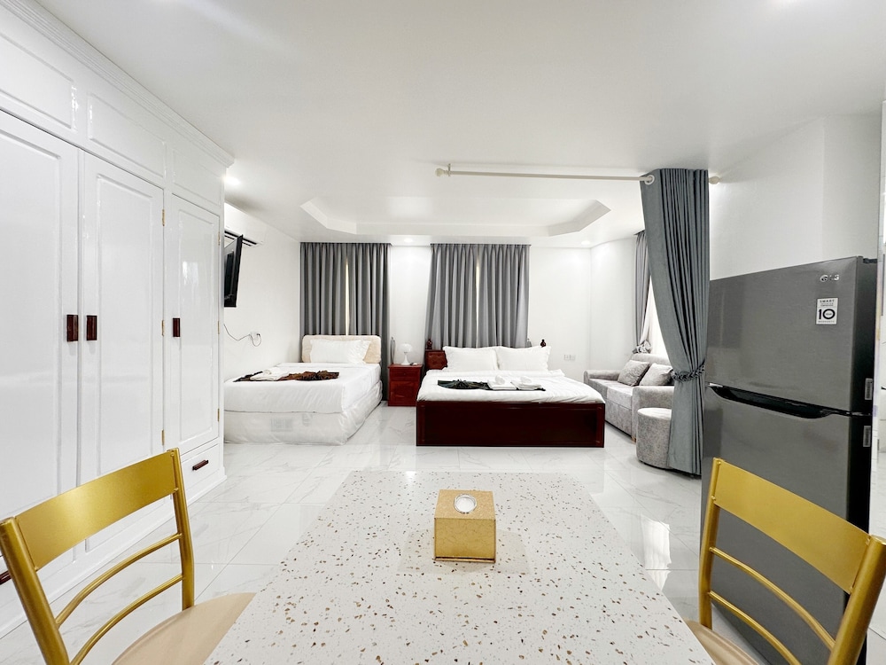 Family Triple Room, City View photo 2