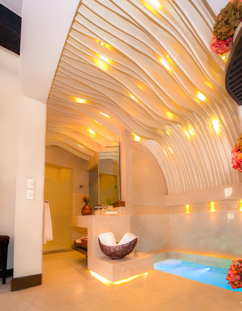 Luxury Suite, 1 King Bed photo 3