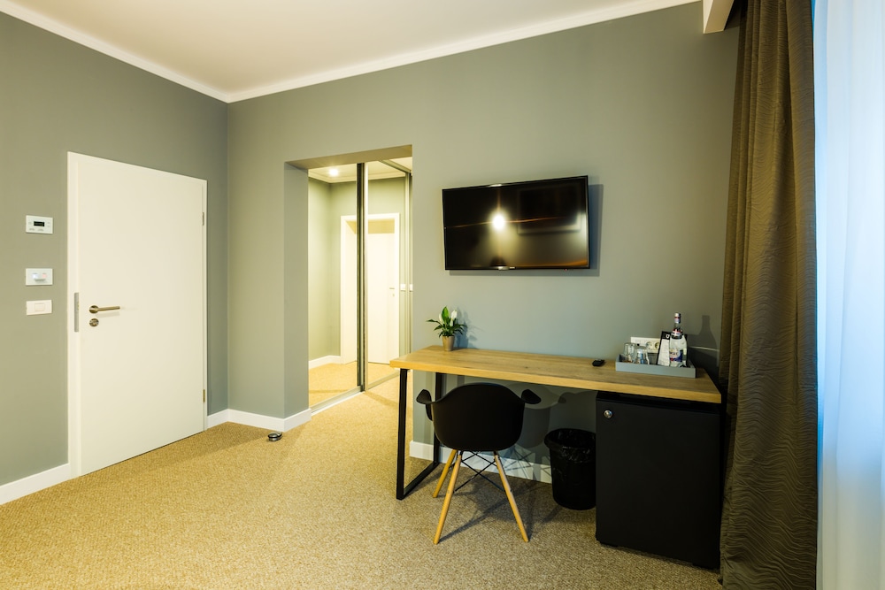 Executive Suite photo 2