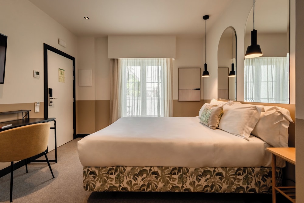 Classic Double or Twin Room (Church) - Photo 6