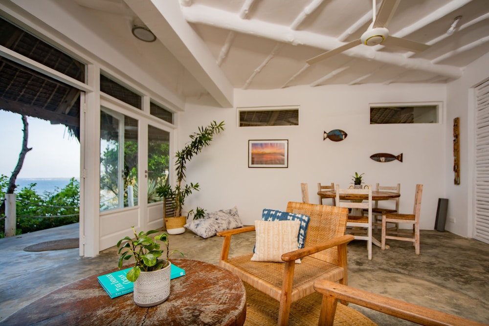 Deluxe Cottage photo 2