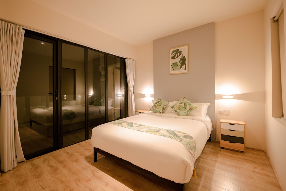 Gallery Room, 1 Queen Bed photo 2