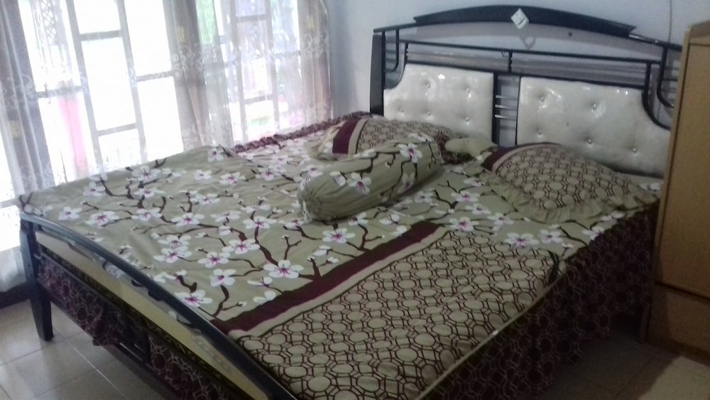 House, 2 Bedrooms photo 1