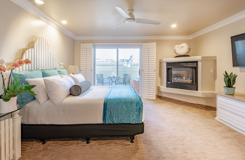 Deluxe City View Room with Hot Tub - Photo 3
