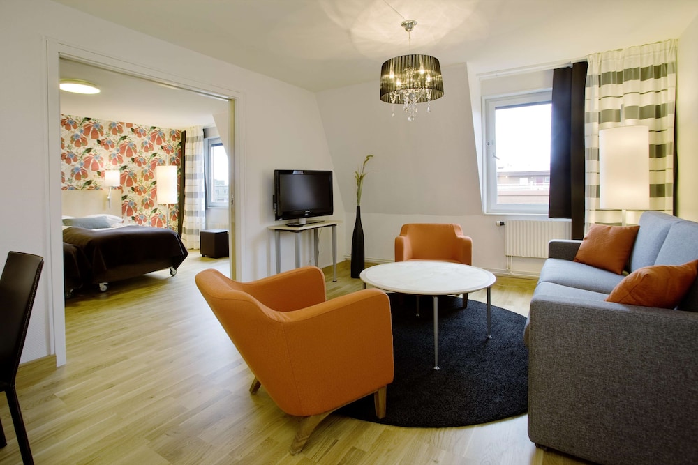 Suite (Master) - Photo 1