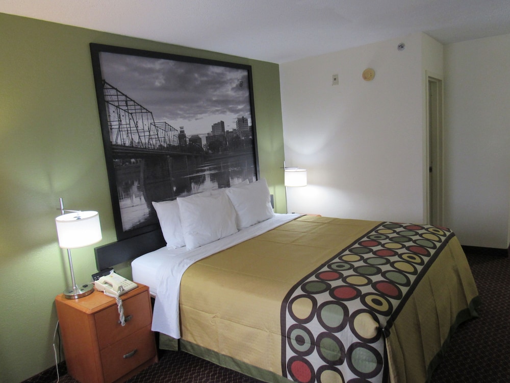 Room, 1 King Bed, Smoking - Photo 10