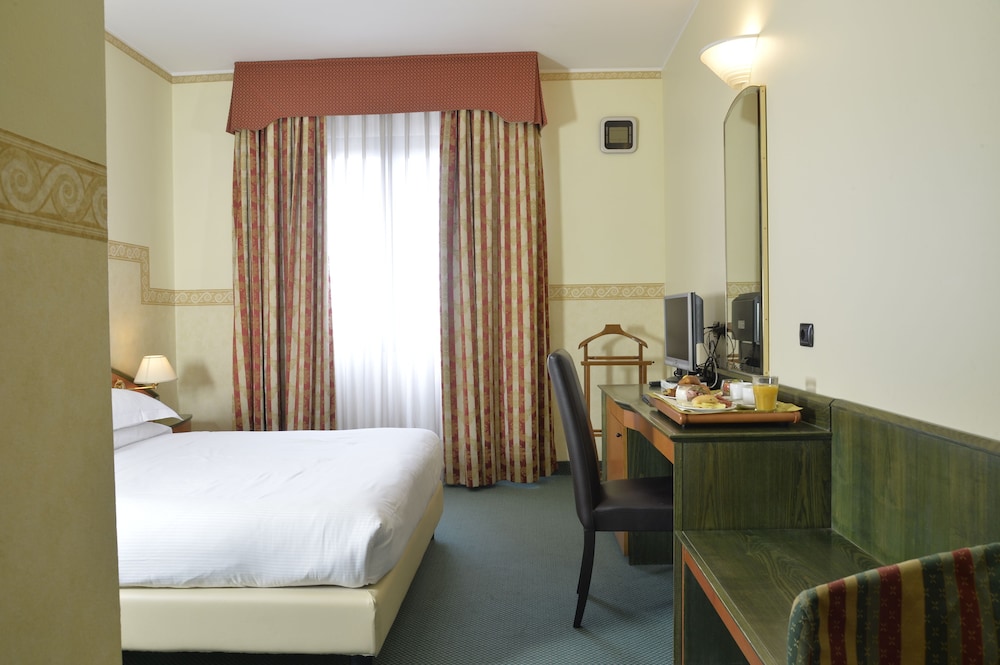 Economy Double Room photo 2