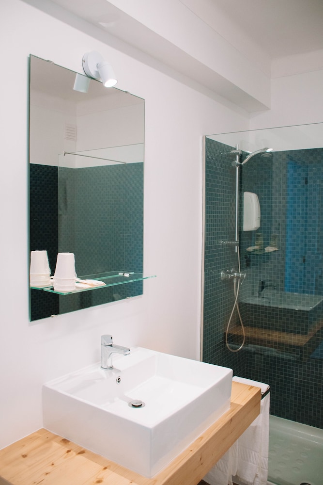 Basic Triple Room photo 2