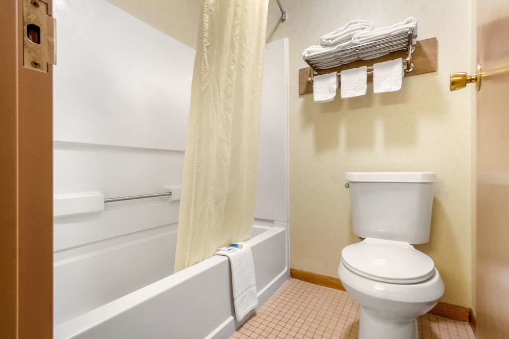 Standard Room, 2 Queen Beds, Non Smoking photo 3