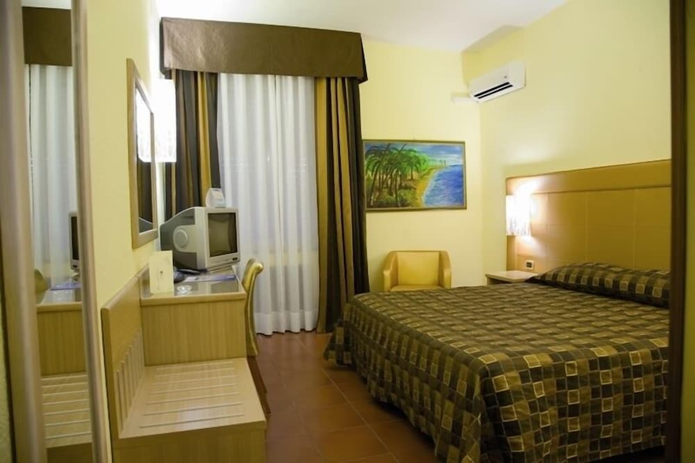 Standard Double or Twin Room photo 1