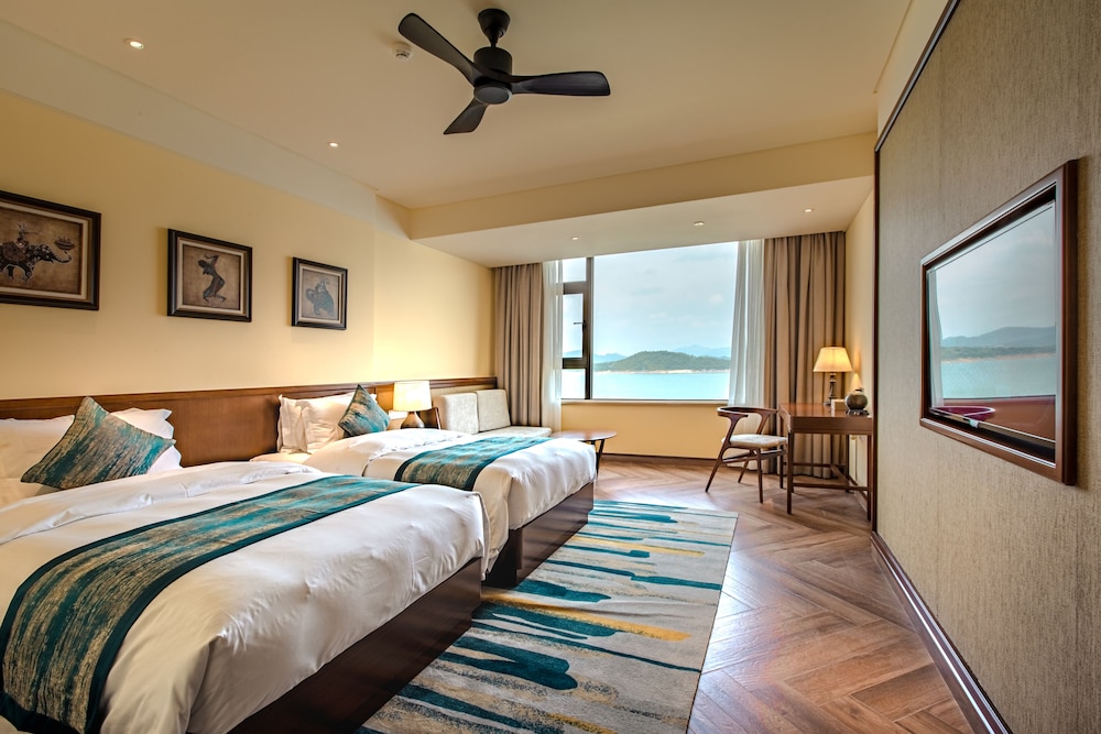 Deluxe Room, 2 Twin Beds, Non Smoking, Lake View photo 3